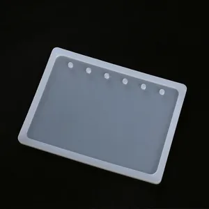 Vue détaillée d'un moule en silicone à 6 trous pour couvertures de carnets faits main
