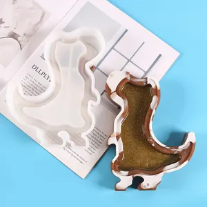 Detailopname van een dinosaurus DIY-hars siliconen mal with een afgewerkt glitterstuk