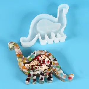 Gedetailleerd overzicht van de dinosaurus siliconen mal en de afgewerkte hars tray