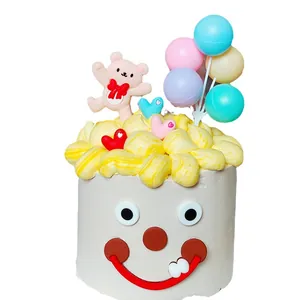 Décoration de gâteau ours rose dessin animé et ballons colorés pour fête d'anniversaire enfant
