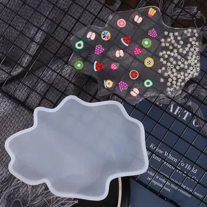 Dettaglio dello stampo in silicone per resina a forma di nuvola irregolare e ondulata