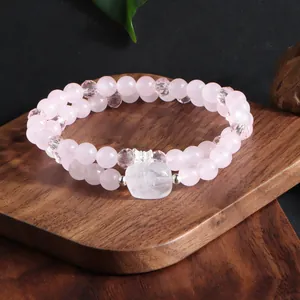 Vue détaillée du bracelet double rang en quartz rose et cristal de roche