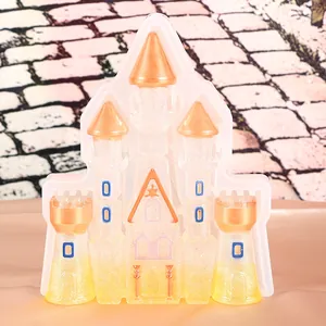 Detailansicht der 3D-Schloss-Silikonform mit glitzerndem Harz-Endprodukt