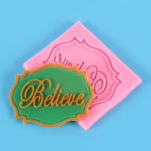 Rosa Silikonform mit 'Believe' Text für DIY-Schokolade und Bastelarbeiten