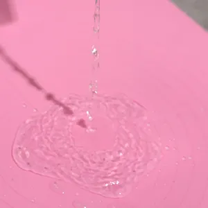 Waterproof silicone baking mat detail showing water-repellent surface