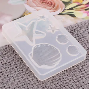 Dettaglio dello stampo in silicone con stella marina e conchiglia per creazioni in resina.