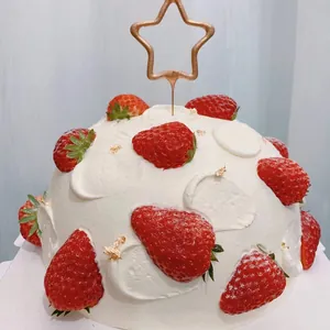 Moule en silicone mini fraise pour décoration de gâteau avec design réaliste et cake topper étoile