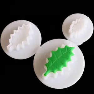 Set van 3 hulstblad plunjer uitstekers van plastic voor taartdecoratie en koekjes