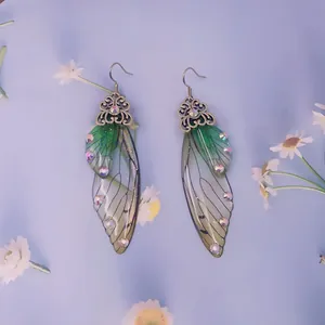 Elegante S925 Silber Cicada Flügel Ohrhänger mit grünem Verlauf und glänzenden Strasssteinen