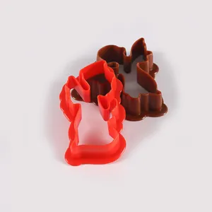 Cortadores de galletas de plástico con forma de ángel rojo y marrón para repostería DIY