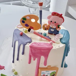 Süßer Kuchenaufsatz aus Weichgummi mit Malerschwein für Kindergeburtstage