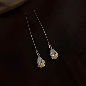 Elegante 925er Silber Ohrhänger mit birnenförmigem Zirkon und Blumendekor