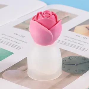 Vista detallada del molde de silicona de rosa 3D para velas jabón y artesanías DIY