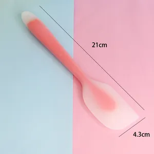 Detailed size view of a 21cm integrated silicone spatula for baking and cream scraping