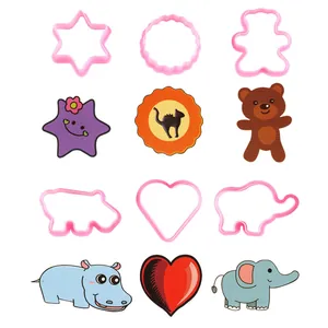 Juego de seis cortadores de galletas de plástico rosa con formas de animales y geométricas