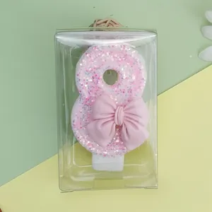 Vela de cumpleaños número 8 con purpurina rosa y lazo en caja de regalo transparente