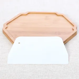 Durable Plastic Trapezoid Dough Scraper For Baking Cream Butter Smoothing Tool Flexible Cake Scraper Kitchen Bakeware White Scraper