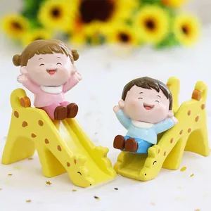 Figura Decorativa de Resina para Tarta Dibujos Animados Niño Niña Jirafa Toboggan Accesorios de Decoración para Fiestas de Cumpleaños