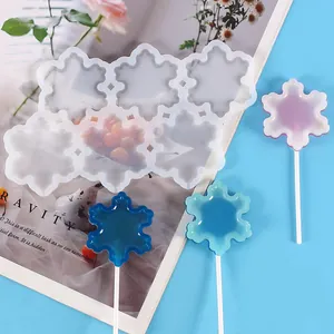 Detailansicht der 6-Fach Schneeflocken-Silikonform für Lutscher und bunte Bonbons