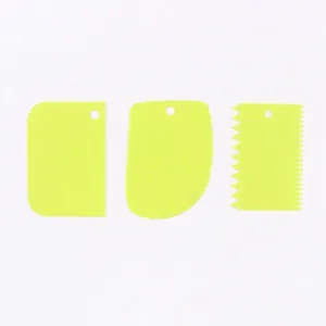 Detailed dimensions for the three-piece plastic baking scraper set including weights