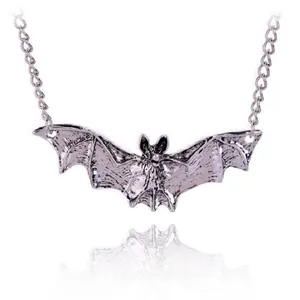 Gothische Fledermaus-Halskette in Altsilber-Optik, ideal für Halloween-Kostüme