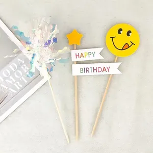 Set decorazioni torta compleanno con faccina sorridente, stella e scritta Happy Birthday
