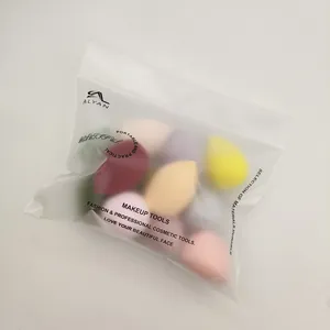 Matte Tasche mit einem mehrfarbigen 12-teiligen Make-up-Schwamm-Set für Beauty