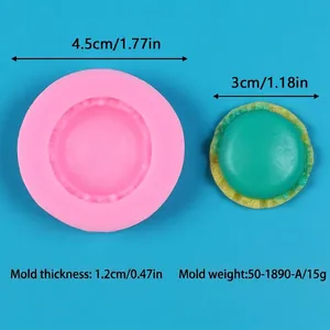 Detail van 3D macaron siliconen mal met afmetingen voor DIY zeep maken