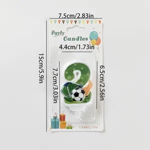 Dimensiones detalladas de una vela de cumpleaños de fútbol número 2 en blíster