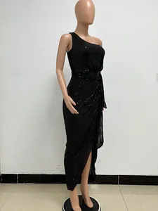 Elegant black one-shoulder sequined evening dress with pleated waist and side slit.