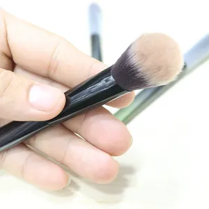 Pennello trucco angolato professionale per fard e crema con morbide fibre sintetiche extra