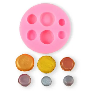 Gedetailleerd overzicht van 3D-siliconenvorm voor 6 macarons met kleimonsters