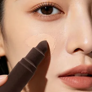 Spugnetta per trucco di precisione a forma di rossetto per l'applicazione del fondotinta