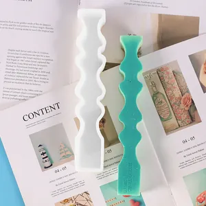 Moule en silicone géométrique irrégulier pour bougies d'aromathérapie longues et ondulées