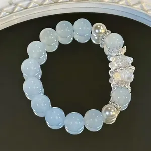 Elegantes Armband aus blauen Kristallperlen mit Perlen und einem Bärenanhänger aus Kristall
