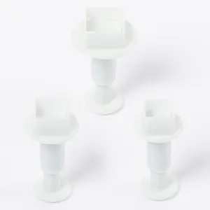 3-teiliges Set weißer quadratischer Ausstechformen für Fondant und Tortendeko.