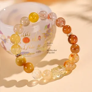 Pulsera elegante de cristal amarillo con amuleto Pixiu y separadores dorados.