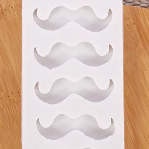 Gros plan d'un moule en silicone blanc en forme de moustache pour fondant