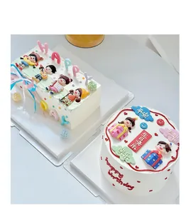 Simpatiche decorazioni per torte in gomma morbida con figure musicali e lettere colorate.