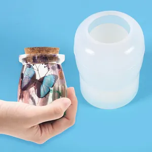 Detail van DIY siliconen potvorm voor opslag met een vlinder-afgewerkt product.