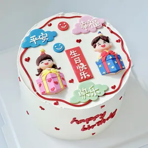Set di decorazioni per torte di compleanno in argilla con statuette di ragazzo e ragazza