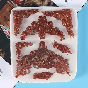 Dettaglio di rilievi barocchi realizzati con uno stampo in silicone per decorazioni