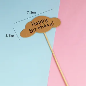 Wolkvormige Happy Birthday taarttopper van kraftpapier, breedte 7,2 cm en hoogte 3,5 cm