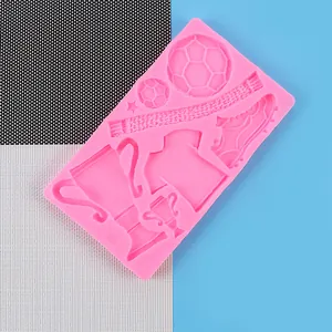 Stampo in silicone rosa a tema calcio con palla scarpe maglia trofeo e sciarpa per dolci