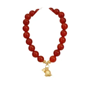 Klassisches Armband aus natürlichem rotem Karneol-Achat mit goldenen Glockenanhängern für Damen