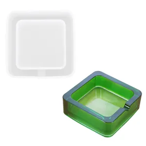 Quadratische Silikonform für DIY-Harz-Aschenbecher mit grünem fertigem Produkt