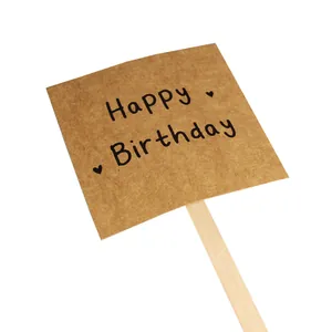 Minimalistische bosstijl kraftpapier Happy Birthday taarttopper met houten stokje