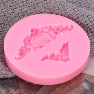 Macro di stampo in silicone rosa con fregi europei a rilievo per decorazione torte