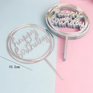 Silberner Happy Birthday Tortenaufsatz aus Acryl, Detailansicht mit 10,2 cm Breite.