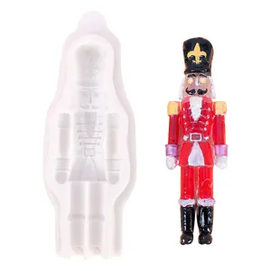 Moule en silicone soldat casse-noisette détaillé pour l'artisanat et la décoration.